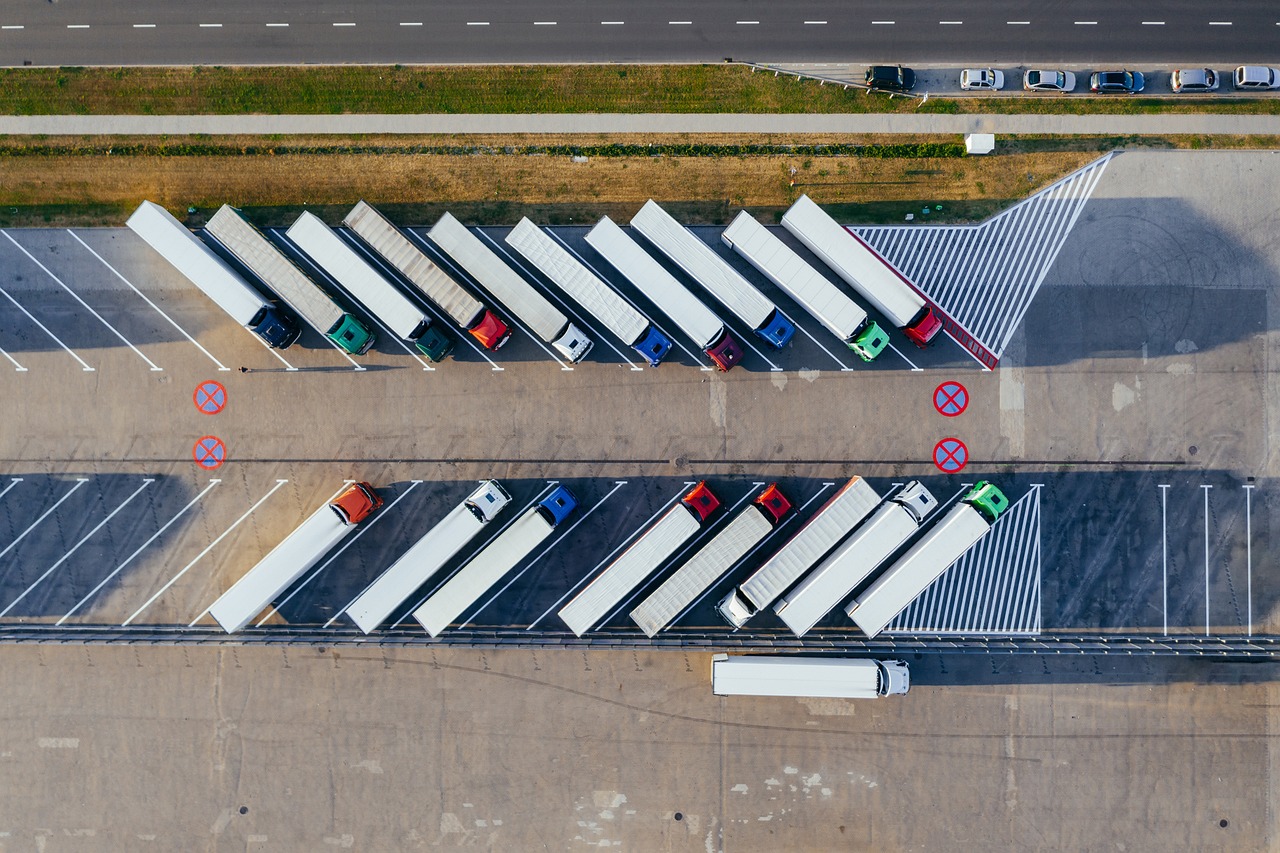 trucks, depot, warehouse-4405895.jpg